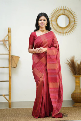 VPMBoutique Woven Banarasi Silk Blend Saree(Red)