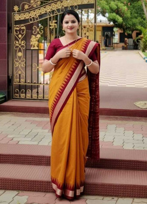 Afronza Solid/Plain, Temple Border, Woven, Embellished Sambalpuri Silk Blend, Pure Silk Saree(Mustard, Maroon)