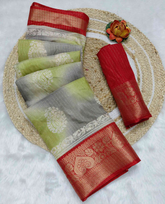RegalDrapes Paisley Bollywood Jacquard, Silk Blend Saree(Red)