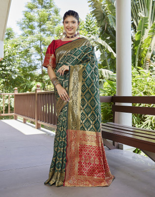 YASHIKA Printed Kanjivaram Silk Blend Saree(Green)