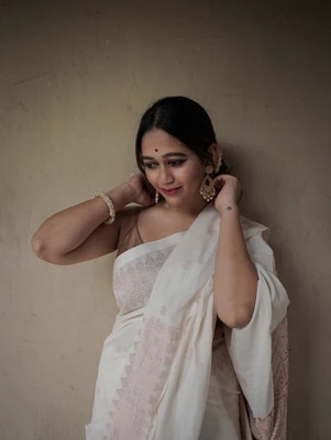 Madhav Creation Woven, Embellished Banarasi Art Silk Saree(White)