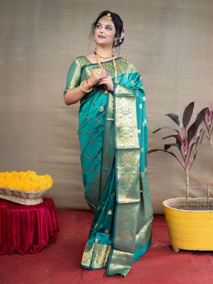 GajGajra Self Design Kasavu Silk Blend Saree(Light Green)