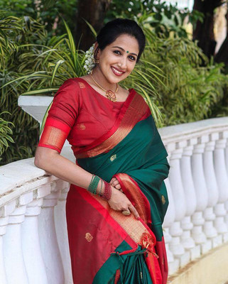 MAHADEV DESIGN Woven Kanjivaram Pure Silk Saree(Green, Red)