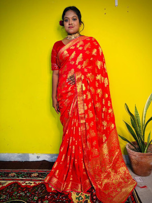 Santi Enterprises Floral Print Banarasi Silk Blend Saree(Red, Gold)