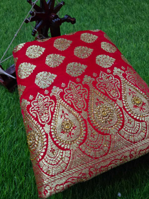 Tilfelle Woven, Embellished, Floral Print Banarasi Satin Saree(Red)