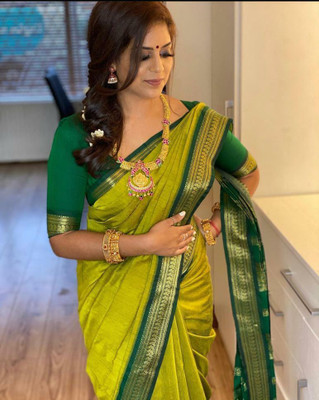 het designer studio Printed, Paisley, Digital Print, Blocked Printed, Woven, Graphic Print, Checkered Banarasi Jacquard, Art Silk Saree(Green)