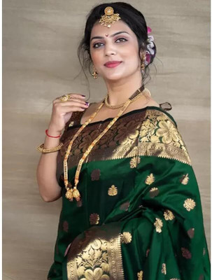 Nirvaan Woven, Printed, Self Design Banarasi Cotton Silk, Jacquard Saree(Green)