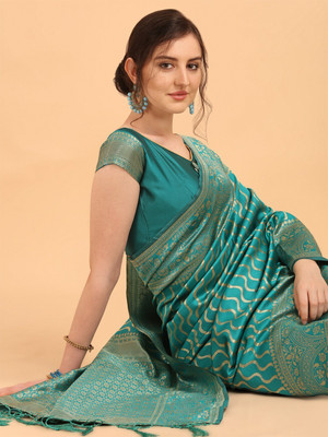 Ethnic Junction Striped Leheria Silk Blend Saree(Green, Gold)