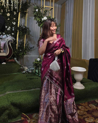 vrajnetic Woven Mundum Neriyathum Pure Silk Saree(Multicolor)
