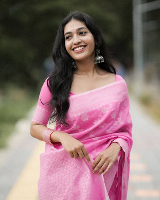 Krishna Enterprise Self Design Banarasi Silk Blend Saree(Pink)