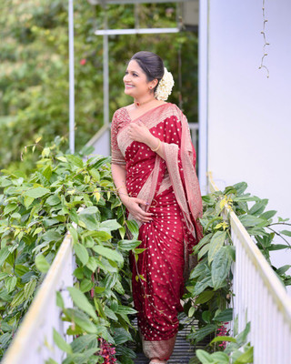 Apnisha Self Design Banarasi Pure Silk Saree(Maroon)