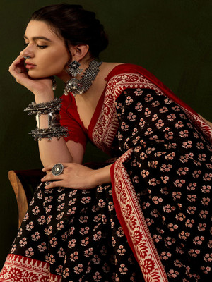 Divastri Printed Daily Wear Silk Blend Saree(Black)