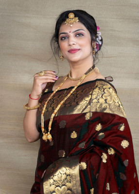LEOSAGI Self Design, Embellished, Woven Kanjivaram Pure Silk, Jacquard Saree(Maroon)