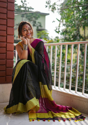 Swapna boutique Color Block Handloom Cotton Blend Saree(Black)