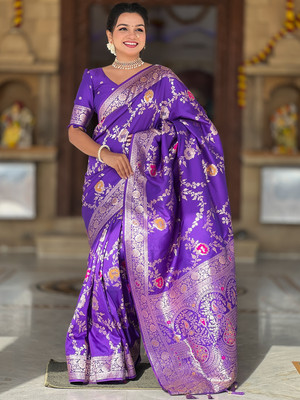 Nayanthara Trends Printed, Floral Print Banarasi Silk Blend Saree(Magenta)