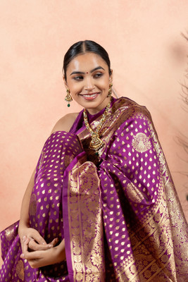 SUBHAM Woven, Embellished Banarasi Silk Blend Saree(Magenta, Gold)