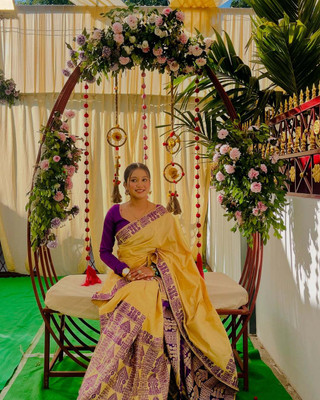 GRUJHA Self Design Mekhela Chador Silk Blend Saree(Yellow)