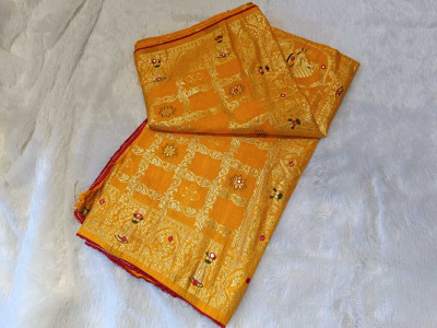 Pahanava fashion studio Embellished, Woven Banarasi Silk Blend Saree(Yellow)