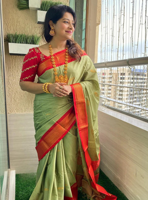 SGF11 Self Design Handloom Silk Blend Saree(Light Green, Red)