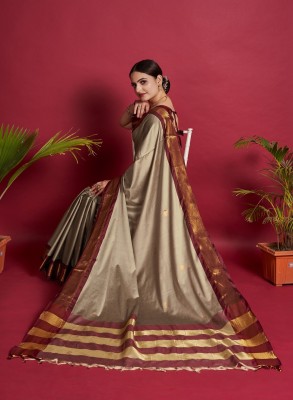 GajGajra Woven Kanjivaram Pure Silk Saree(Beige, Maroon)