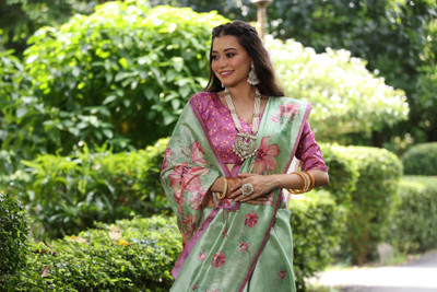 PeachPetals Floral Print, Printed Banarasi Cotton Blend Saree(Light Green, Pink)