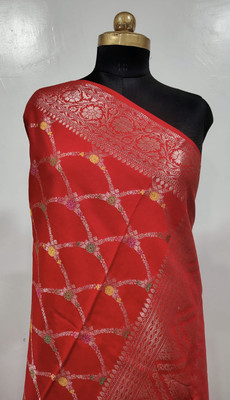 Three Weavers Floral Print Banarasi Silk Blend, Art Silk Saree(Red)