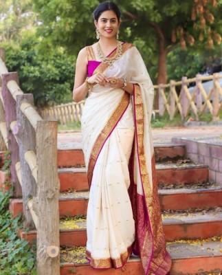 PARAMPARA CREATION Woven Kanjivaram Pure Silk Saree(Cream)