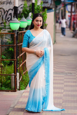 PeachPetals Striped Daily Wear Cotton Blend Saree(White, Blue)