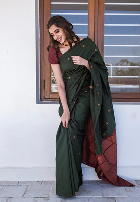 het designer studio Self Design, Paisley, Digital Print, Blocked Printed, Woven, Graphic Print, Checkered Banarasi Jacquard, Art Silk Saree(Green)