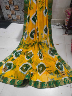 KAKADIYA CREATION Color Block, Checkered, Digital Print, Self Design, Blocked Printed Bandhani Chiffon Saree(Gold)