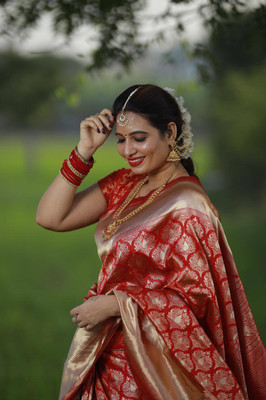 Anahant Creation Self Design Banarasi Silk Blend Saree(Red)