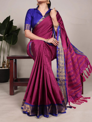 looknchoice Woven, Temple Border Banarasi Silk Blend Saree(Magenta)