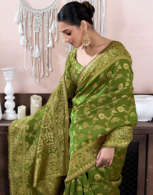 Samah Woven, Embellished Banarasi Silk Blend, Jacquard Saree(Green)