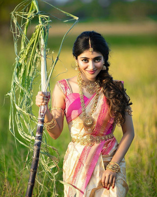 SICHYAH Woven Banarasi Silk Blend Saree(Beige)