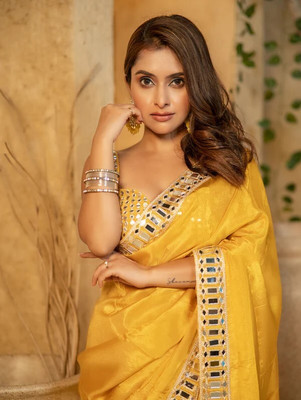 Brahmani Creation Embellished Banarasi Silk Blend Saree(Yellow)