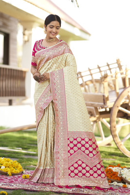 MANOHARI Woven Kanjivaram Jacquard Saree(White)