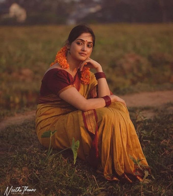 SHIV FASHION Woven Handloom Silk Blend, Cotton Blend Saree(Multicolor)