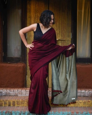 Ruuprekha Self Design Handloom Cotton Blend Saree(Red, Maroon)