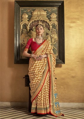 Divastri Self Design, Geometric Print, Temple Border, Printed Patola Silk Blend Saree(Mustard)