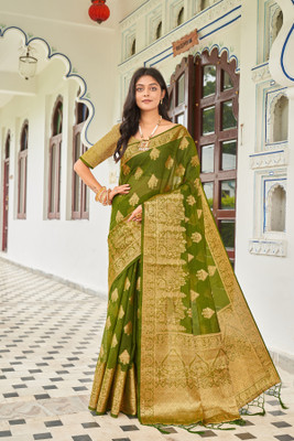 Moksha trends Solid/Plain Banarasi Silk Blend Saree(Green)