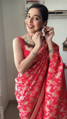 Rudr Venture Graphic Print Banarasi Silk Blend Saree(Red)