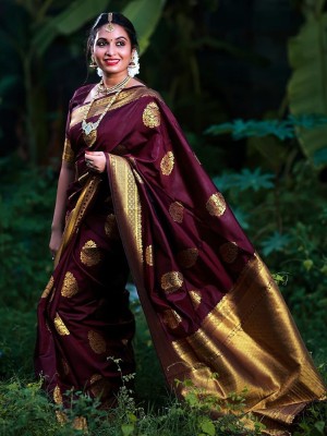 Nimidiya Woven Kanjivaram Silk Blend Saree(Maroon)