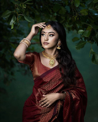 AVANTIKA FASHION Woven Kanjivaram Pure Silk, Art Silk Saree(Maroon)