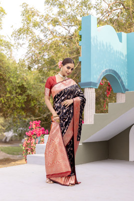 Divastri Printed Daily Wear Silk Blend Saree(Black)