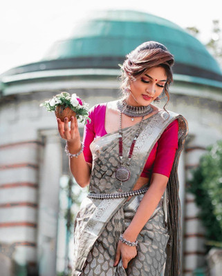 Rudr Venture Graphic Print Banarasi Silk Blend Saree(Grey)