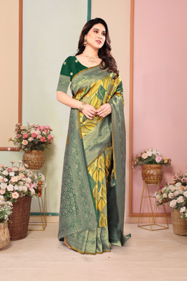 HouseOfCommon Woven, Self Design Kanjivaram Pure Silk, Silk Blend Saree(Gold, Dark Green)