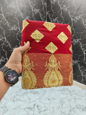 LYANNA Woven, Embellished Banarasi Silk Blend Saree(Maroon)