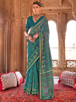 Divastri Printed Patola Silk Blend Saree(Green)