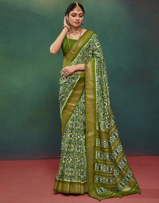 Satrani Blocked Printed, Embellished Patola Silk Blend Saree(Green, Dark Green)