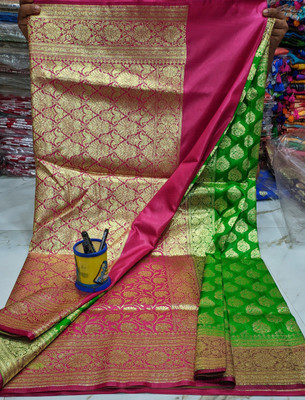 Ruhis collection Woven Banarasi Jacquard Saree(Green, Pink)